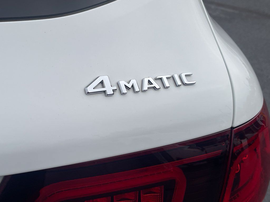 Used 2022 Mercedes-Benz GLC 300 4MATIC image 11