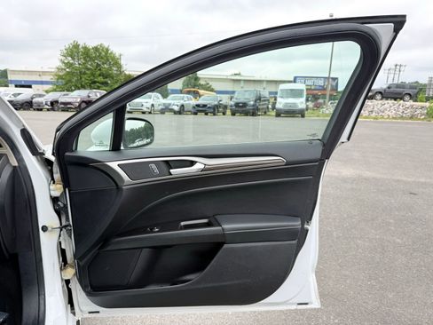 Used 2018 Ford Fusion SE w/ Equipment Group 602A FWD image 19