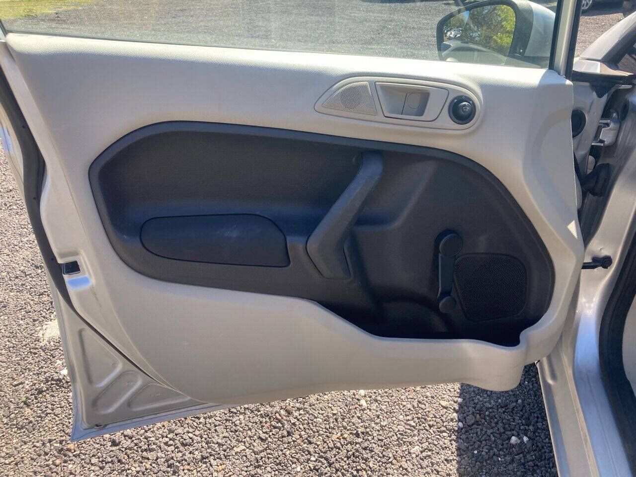 Used 2013 Ford Fiesta S w/ Convenience Pkg FWD image 8