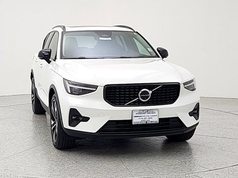 Used 2023 Volvo XC40 B5 Ultimate w/ Climate Package AWD/4WD image 2