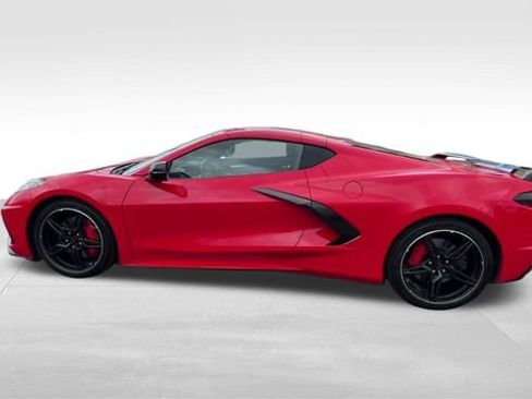 Used 2023 Chevrolet Corvette Stingray Premium Cpe w/ Z51 Performance Package RWD image 3
