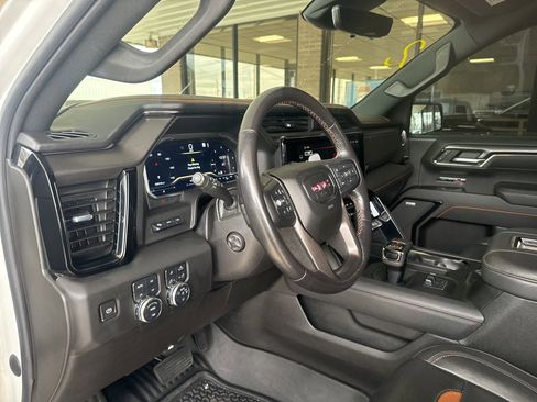 Used 2022 GMC Sierra 1500 AT4 w/ AT4 Premium Package image 9