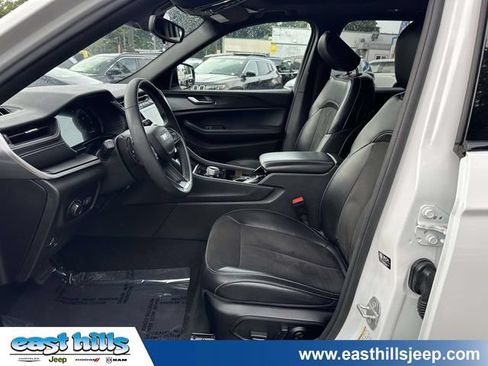 Used 2023 Jeep Grand Cherokee Altitude AWD/4WD image 13