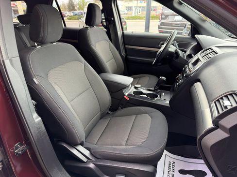 Used 2018 Ford Explorer XLT AWD/4WD image 12