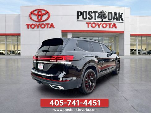 Used 2024 Volkswagen Atlas SE w/ Panoramic Sunroof Package FWD image 6