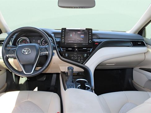 Used 2024 Toyota Camry XLE image 18