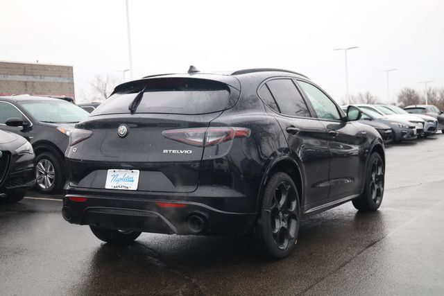 New 2025 Alfa Romeo Stelvio Sprint AWD/4WD image 4