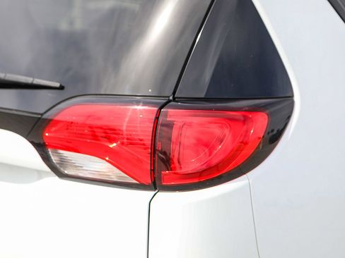 Used 2020 Chrysler Pacifica Touring-L Plus w/ S Appearance Package FWD image 9