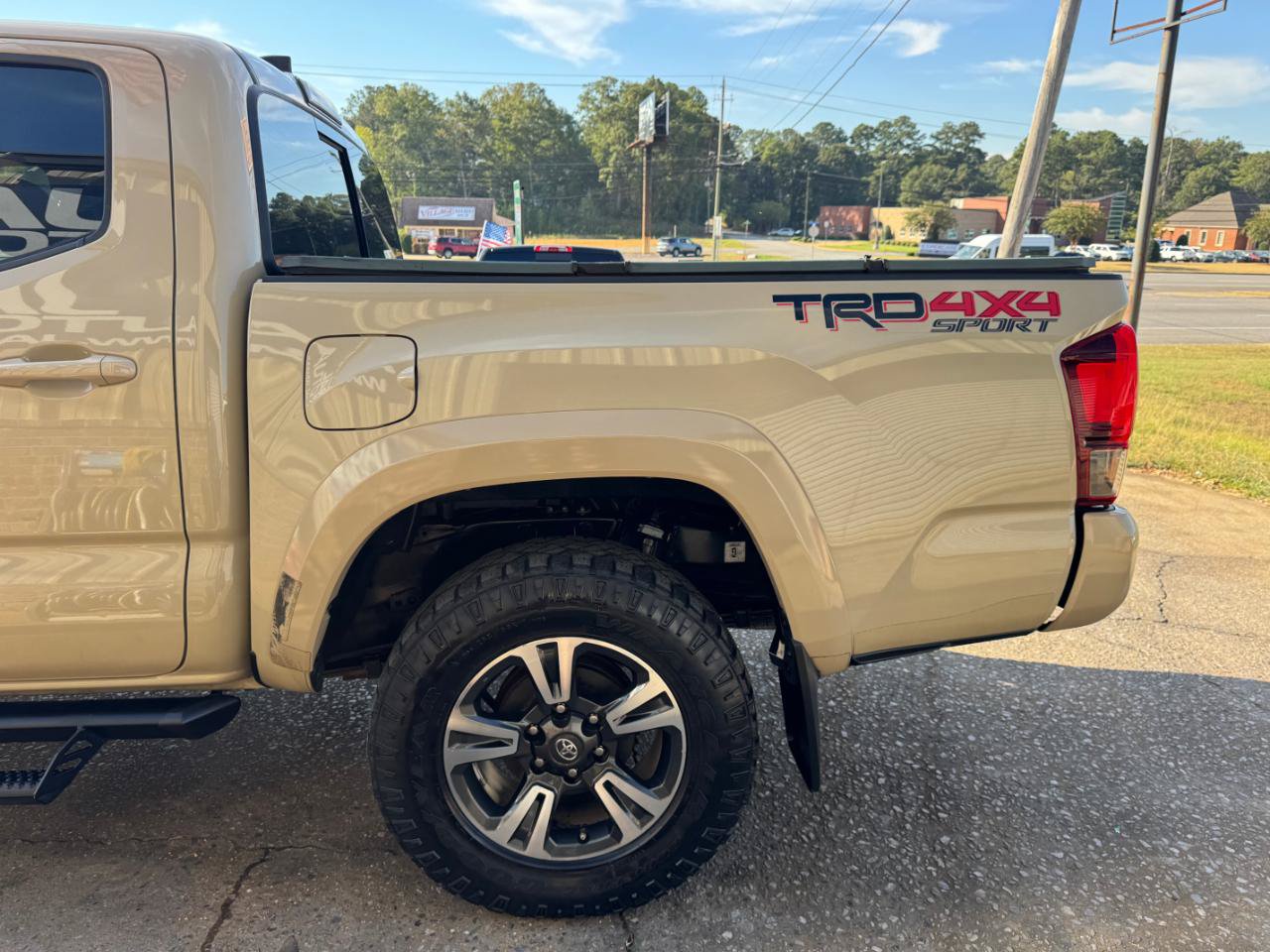Used 2019 Toyota Tacoma TRD Sport AWD/4WD image 12
