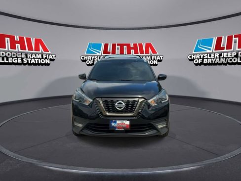 Used 2020 Nissan Kicks SR w/ SR Premium Package image 3