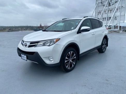 Used 2015 Toyota RAV4 Limited w/ Technology Package AWD/4WD image 5
