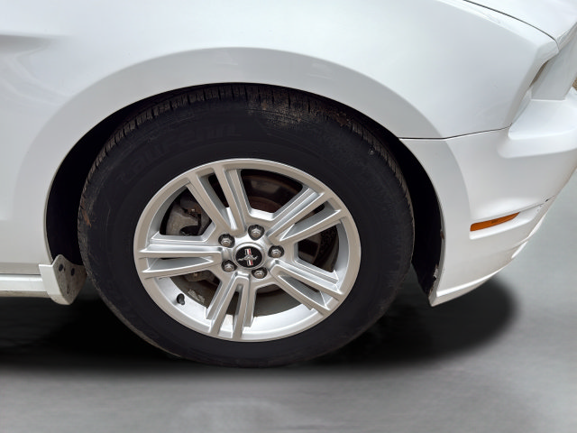 Used 2014 Ford Mustang Convertible RWD image 23