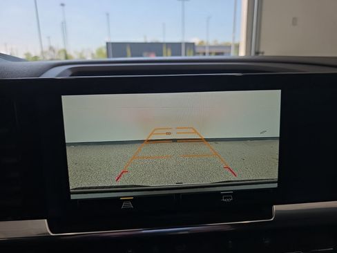 Used 2025 Chevrolet Silverado 1500 LT image 38