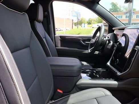 New 2026 GMC Yukon XL Elevation w/ Elevation Premium Package AWD/4WD image 8