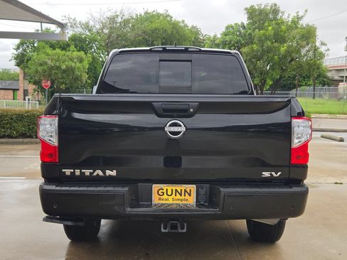 Used 2024 Nissan Titan SV w/ SV Convenience Package RWD image 4