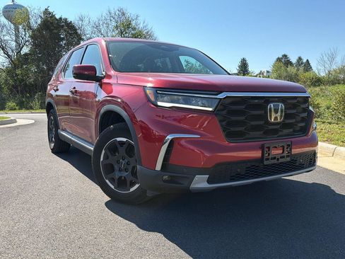Certified 2025 Honda Pilot EX-L image 1
