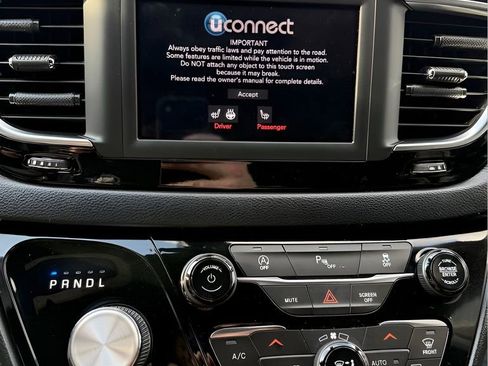 Used 2020 Chrysler Pacifica Touring-L w/ S Appearance Package image 28