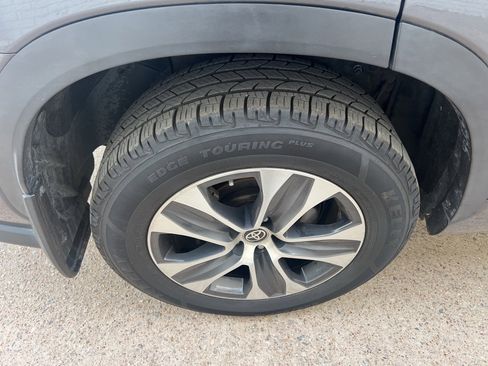 Used 2023 Toyota Highlander XLE image 14