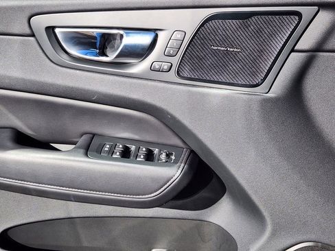 Used 2023 Volvo XC60 B6 Ultimate w/ Climate Package image 17