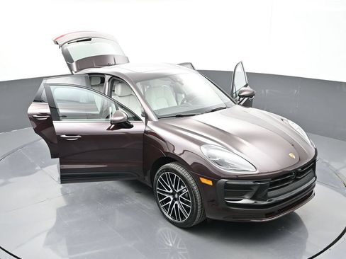 Certified 2026 Porsche Macan AWD/4WD image 34