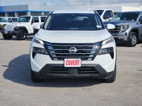 Used 2025 Nissan Rogue SV AWD/4WD image 2