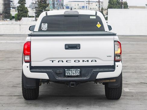 Used 2017 Toyota Tacoma TRD Off-Road image 13