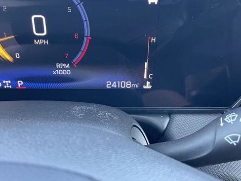 Used 2025 Chevrolet TrailBlazer LT AWD/4WD image 3