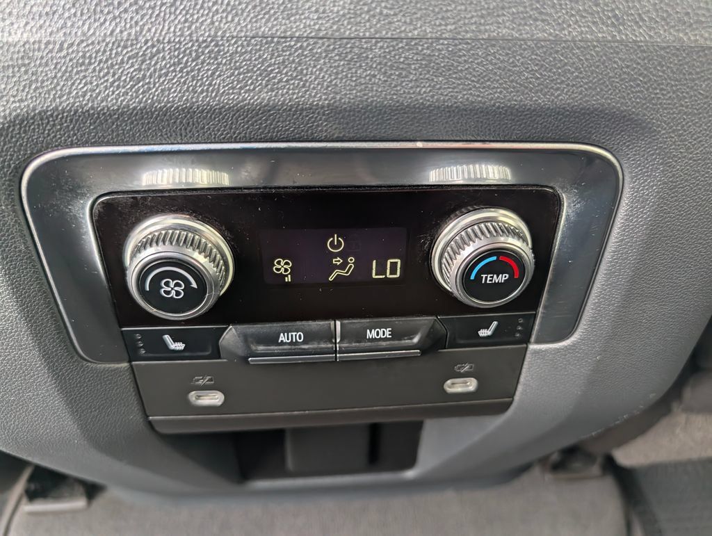Used 2021 GMC Yukon Denali w/ Denali Premium Package AWD/4WD image 18