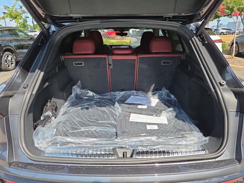 New 2026 Audi SQ5 Prestige AWD/4WD image 8