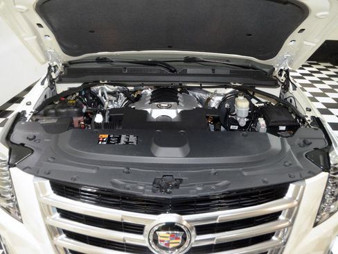 Used 2015 Cadillac Escalade ESV Luxury AWD/4WD image 15
