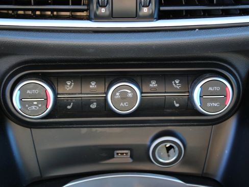 Used 2022 Alfa Romeo Stelvio Sprint image 21