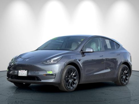 Used 2023 Tesla Model Y Long Range image 8