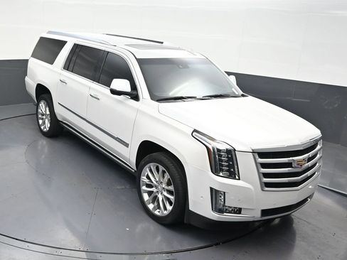 Used 2019 Cadillac Escalade ESV Premium Luxury RWD image 25