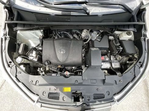 Certified 2019 Toyota Highlander XLE AWD/4WD image 11