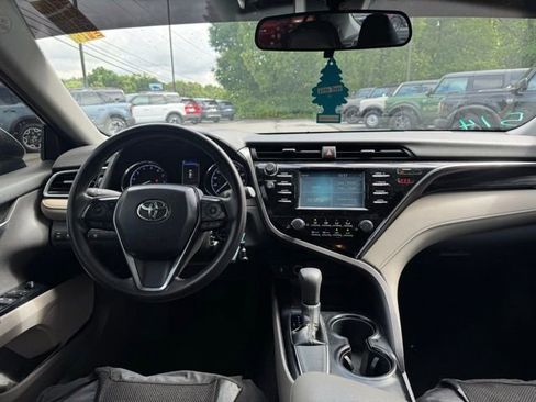 Used 2018 Toyota Camry LE FWD image 16