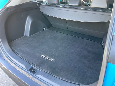 Used 2019 Toyota RAV4 XLE Premium w/ Carpet Mat Package FWD image 25