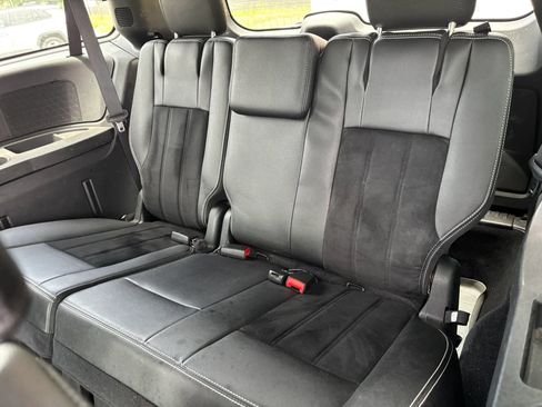 Used 2018 Dodge Grand Caravan SXT w/ Blacktop Package FWD image 27