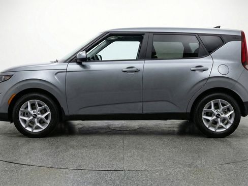 Used 2025 Kia Soul LX w/ LX Technology Package FWD image 5