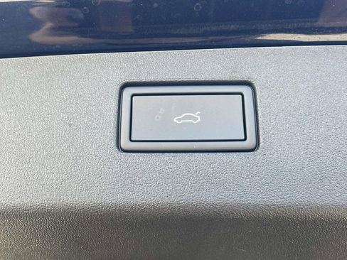 New 2026 Volkswagen Tiguan SE R-Line FWD image 10