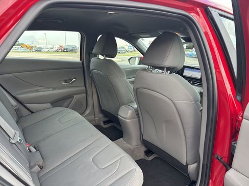 Used 2023 Hyundai Elantra SEL w/ Convenience Package image 18