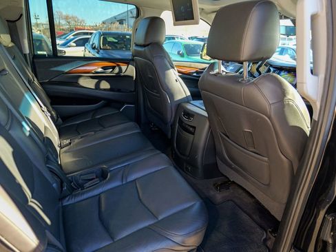 Used 2020 Cadillac Escalade ESV Luxury image 30