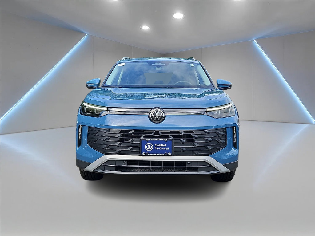 Certified 2025 Volkswagen Tiguan SE AWD/4WD image 2