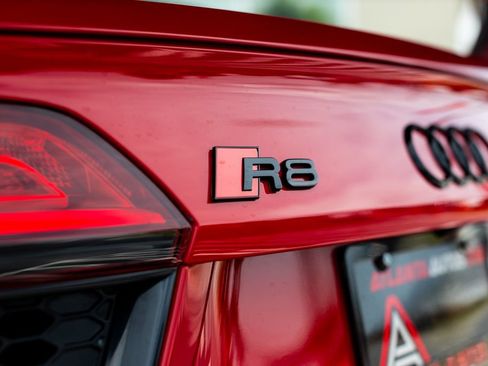 Used 2017 Audi R8 V10 w/ Carbon Exterior Package AWD/4WD image 17