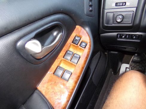 Used 2003 INFINITI I35 w/ Sunroof & Sunshade Pkg image 50