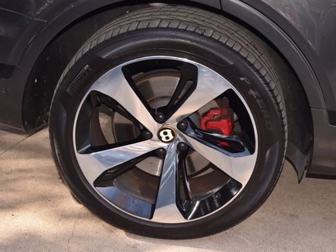 Used 2020 Bentley Bentayga image 47