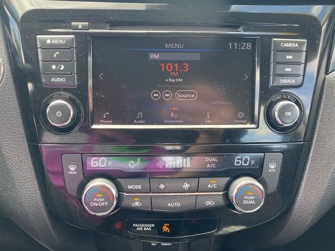 Used 2022 Nissan Rogue Sport SV image 18