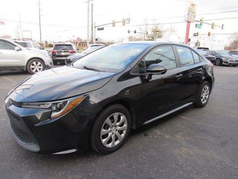 Used 2022 Toyota Corolla LE image 3