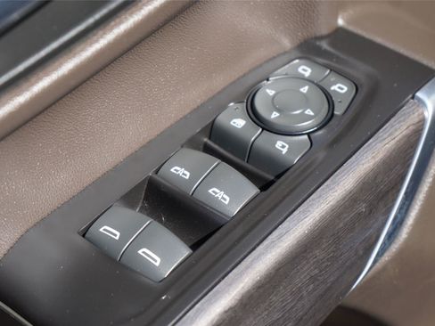 Used 2020 Chevrolet Silverado 1500 LTZ w/ LTZ Premium Package AWD/4WD image 19