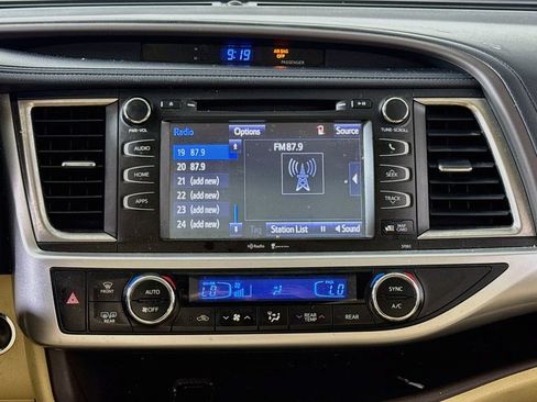 Used 2014 Toyota Highlander XLE AWD/4WD image 15