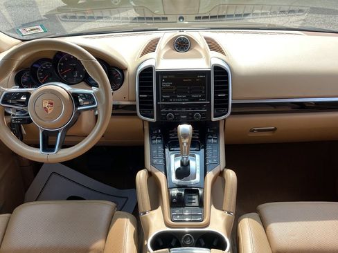 Used 2016 Porsche Cayenne AWD/4WD image 23